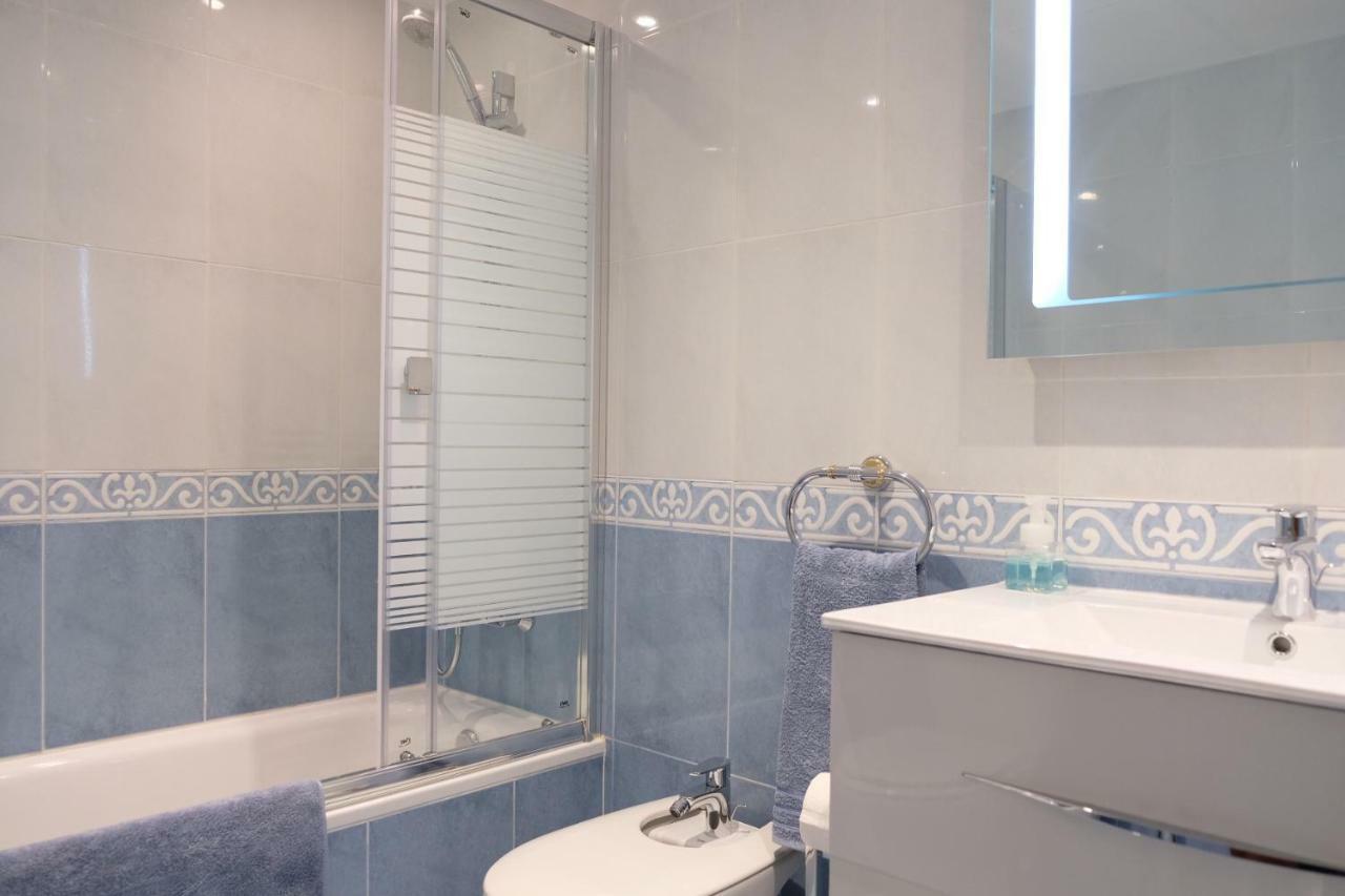 Luxury Modern Apartment With Terrace, Pool And Garage! Marbella Luaran gambar